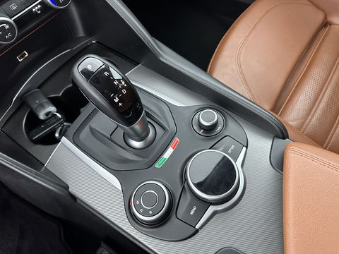 Alfa Romeo Giulia 2.0 T AWD Veloce Aut. *FULL-LEATHER | XENON | MEMORY-PACK | HARMAN/KARDON | CAMERA | KEYLESS | DAB+ | NAVI-FULLMAP | ECC | PDC | CRUISE | 19''ALU*