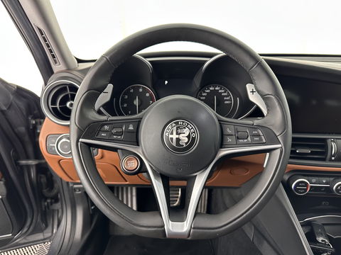 Alfa Romeo Giulia 2.0 T AWD Veloce Aut. *FULL-LEATHER | XENON | MEMORY-PACK | HARMAN/KARDON | CAMERA | KEYLESS | DAB+ | NAVI-FULLMAP | ECC | PDC | CRUISE | 19''ALU*