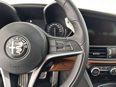 Alfa Romeo Giulia 2.0 T AWD Veloce Aut. *FULL-LEATHER | XENON | MEMORY-PACK | HARMAN/KARDON | CAMERA | KEYLESS | DAB+ | NAVI-FULLMAP | ECC | PDC | CRUISE | 19''ALU*