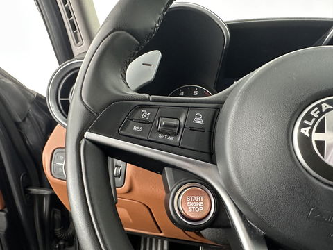 Alfa Romeo Giulia 2.0 T AWD Veloce Aut. *FULL-LEATHER | XENON | MEMORY-PACK | HARMAN/KARDON | CAMERA | KEYLESS | DAB+ | NAVI-FULLMAP | ECC | PDC | CRUISE | 19''ALU*