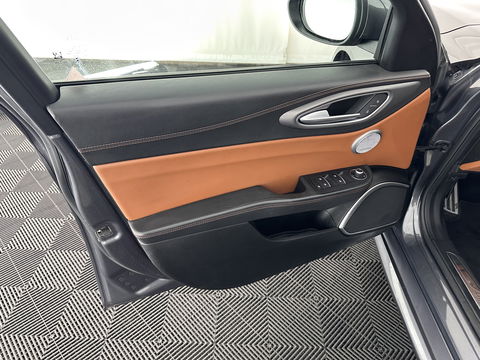 Alfa Romeo Giulia 2.0 T AWD Veloce Aut. *FULL-LEATHER | XENON | MEMORY-PACK | HARMAN/KARDON | CAMERA | KEYLESS | DAB+ | NAVI-FULLMAP | ECC | PDC | CRUISE | 19''ALU*