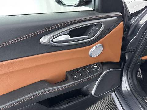 Alfa Romeo Giulia 2.0 T AWD Veloce Aut. *FULL-LEATHER | XENON | MEMORY-PACK | HARMAN/KARDON | CAMERA | KEYLESS | DAB+ | NAVI-FULLMAP | ECC | PDC | CRUISE | 19''ALU*
