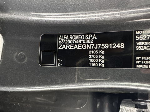 Alfa Romeo Giulia 2.0 T AWD Veloce Aut. *FULL-LEATHER | XENON | MEMORY-PACK | HARMAN/KARDON | CAMERA | KEYLESS | DAB+ | NAVI-FULLMAP | ECC | PDC | CRUISE | 19''ALU*