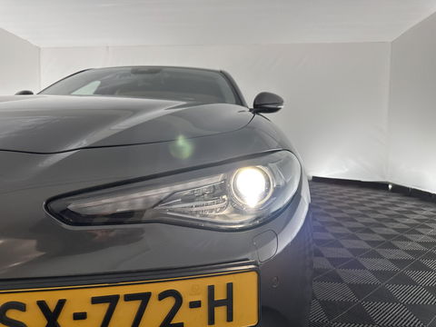 Alfa Romeo Giulia 2.0 T AWD Veloce Aut. *FULL-LEATHER | XENON | MEMORY-PACK | HARMAN/KARDON | CAMERA | KEYLESS | DAB+ | NAVI-FULLMAP | ECC | PDC | CRUISE | 19''ALU*