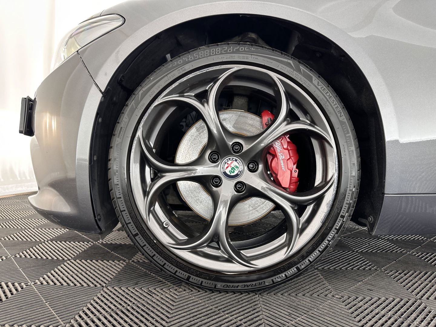 Alfa Romeo Giulia 2.0 T AWD Veloce Aut. *FULL-LEATHER | XENON | MEMORY-PACK | HARMAN/KARDON | CAMERA | KEYLESS | DAB+ | NAVI-FULLMAP | ECC | PDC | CRUISE | 19''ALU*