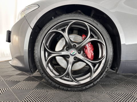 Alfa Romeo Giulia 2.0 T AWD Veloce Aut. *FULL-LEATHER | XENON | MEMORY-PACK | HARMAN/KARDON | CAMERA | KEYLESS | DAB+ | NAVI-FULLMAP | ECC | PDC | CRUISE | 19''ALU*