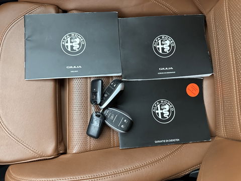 Alfa Romeo Giulia 2.0 T AWD Veloce Aut. *FULL-LEATHER | XENON | MEMORY-PACK | HARMAN/KARDON | CAMERA | KEYLESS | DAB+ | NAVI-FULLMAP | ECC | PDC | CRUISE | 19''ALU*