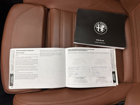 Alfa Romeo Giulia 2.0 T AWD Veloce Aut. *FULL-LEATHER | XENON | MEMORY-PACK | HARMAN/KARDON | CAMERA | KEYLESS | DAB+ | NAVI-FULLMAP | ECC | PDC | CRUISE | 19''ALU*