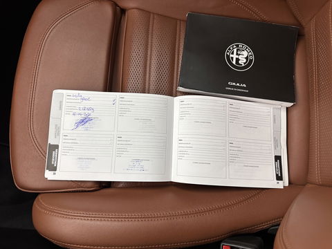 Alfa Romeo Giulia 2.0 T AWD Veloce Aut. *FULL-LEATHER | XENON | MEMORY-PACK | HARMAN/KARDON | CAMERA | KEYLESS | DAB+ | NAVI-FULLMAP | ECC | PDC | CRUISE | 19''ALU*