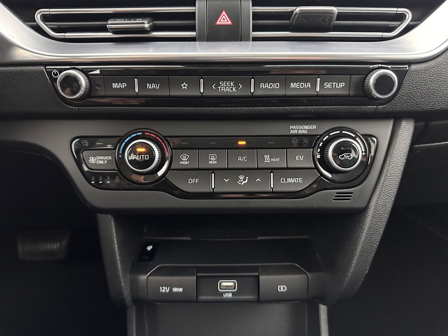 Kia e-Niro ExecutiveLine 64 kWh [ 3-Fase ] (INCL-BTW) Aut. *LUXURY-LEATHER | JBL-AUDIO | FULL-LED | NAVI-FULLMAP | DAB | ADAPTIVE-CRUISE | CAMERA | MEMORY-PACK | LANE-ASSIST | CCS-FASTLOADER | KEYLESS | DIGI-COCKPIT | 17"ALU*