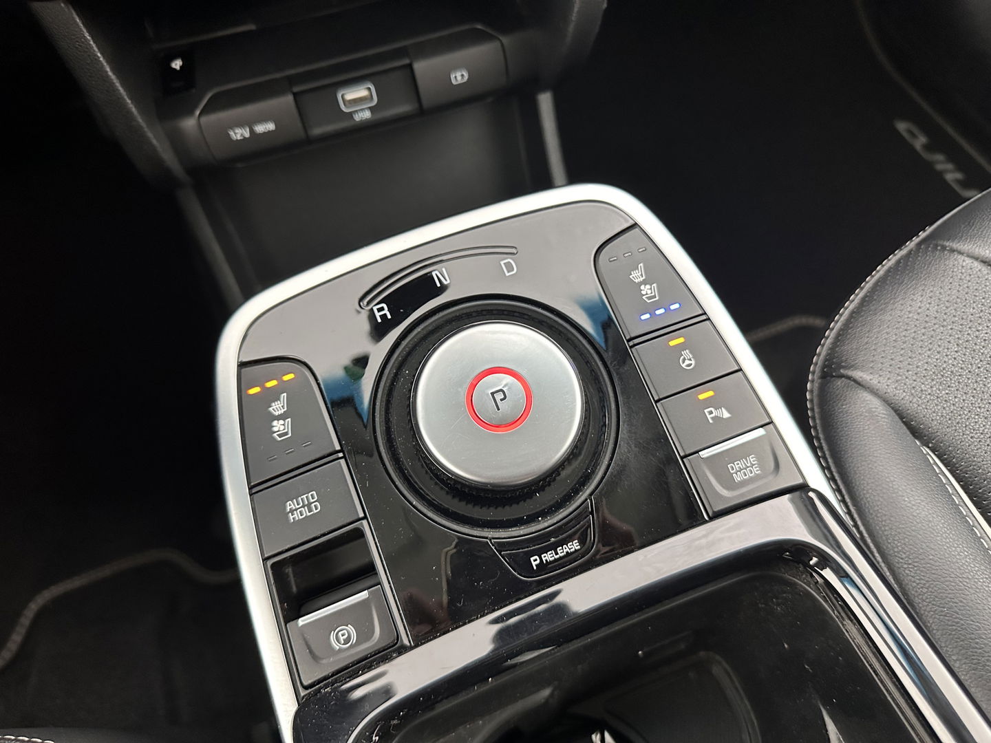 Kia e-Niro ExecutiveLine 64 kWh [ 3-Fase ] (INCL-BTW) Aut. *LUXURY-LEATHER | JBL-AUDIO | FULL-LED | NAVI-FULLMAP | DAB | ADAPTIVE-CRUISE | CAMERA | MEMORY-PACK | LANE-ASSIST | CCS-FASTLOADER | KEYLESS | DIGI-COCKPIT | 17"ALU*