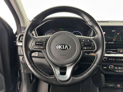 Kia e-Niro ExecutiveLine 64 kWh [ 3-Fase ] (INCL-BTW) Aut. *LUXURY-LEATHER | JBL-AUDIO | FULL-LED | NAVI-FULLMAP | DAB | ADAPTIVE-CRUISE | CAMERA | MEMORY-PACK | LANE-ASSIST | CCS-FASTLOADER | KEYLESS | DIGI-COCKPIT | 17"ALU*