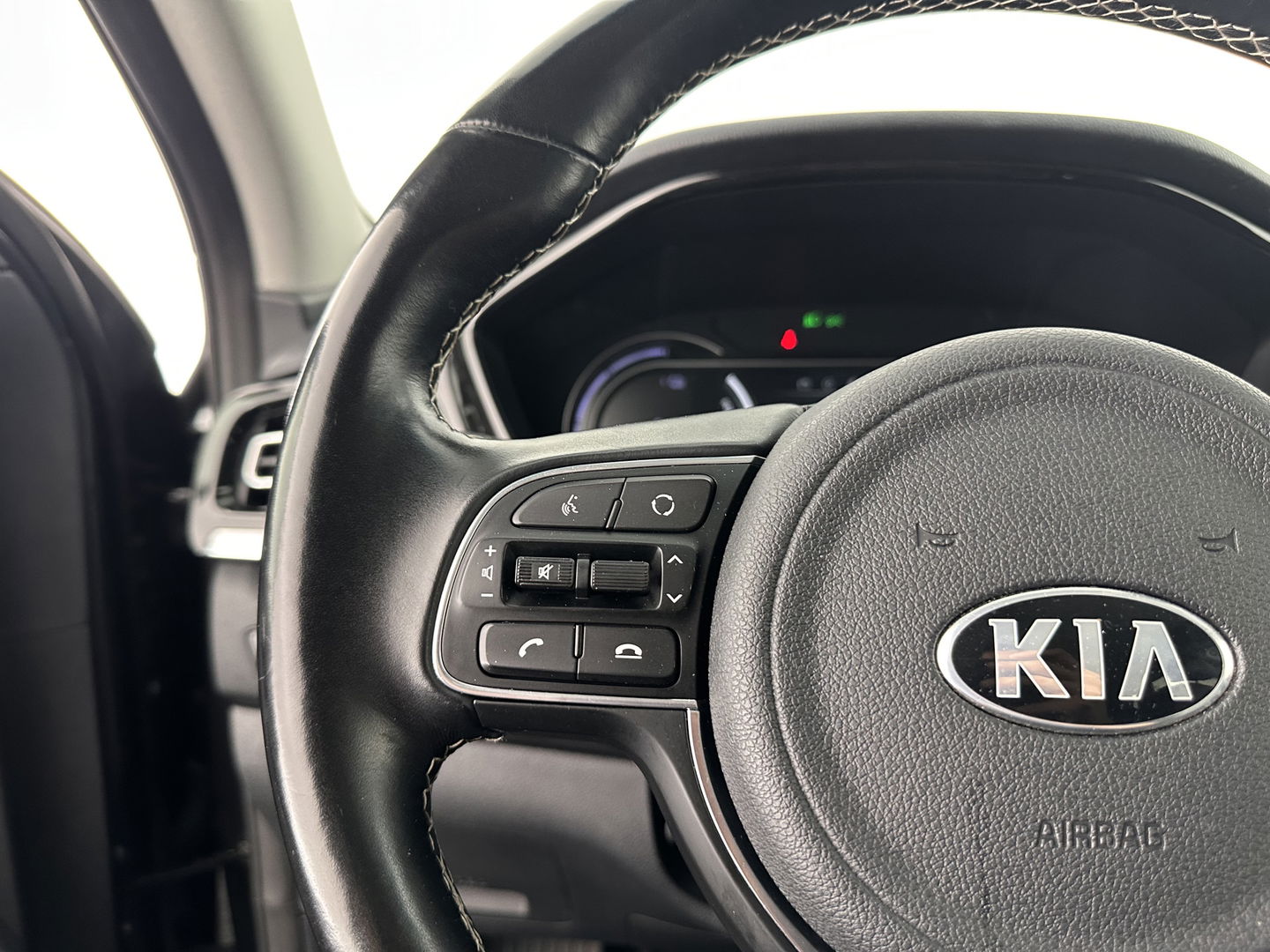 Kia e-Niro ExecutiveLine 64 kWh [ 3-Fase ] (INCL-BTW) Aut. *LUXURY-LEATHER | JBL-AUDIO | FULL-LED | NAVI-FULLMAP | DAB | ADAPTIVE-CRUISE | CAMERA | MEMORY-PACK | LANE-ASSIST | CCS-FASTLOADER | KEYLESS | DIGI-COCKPIT | 17"ALU*