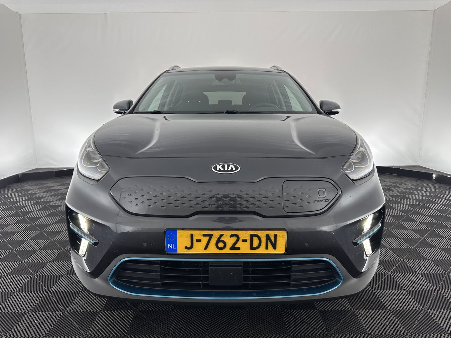 Kia e-Niro ExecutiveLine 64 kWh [ 3-Fase ] (INCL-BTW) Aut. *LUXURY-LEATHER | JBL-AUDIO | FULL-LED | NAVI-FULLMAP | DAB | ADAPTIVE-CRUISE | CAMERA | MEMORY-PACK | LANE-ASSIST | CCS-FASTLOADER | KEYLESS | DIGI-COCKPIT | 17"ALU*