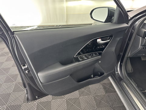 Kia e-Niro ExecutiveLine 64 kWh [ 3-Fase ] (INCL-BTW) Aut. *LUXURY-LEATHER | JBL-AUDIO | FULL-LED | NAVI-FULLMAP | DAB | ADAPTIVE-CRUISE | CAMERA | MEMORY-PACK | LANE-ASSIST | CCS-FASTLOADER | KEYLESS | DIGI-COCKPIT | 17"ALU*