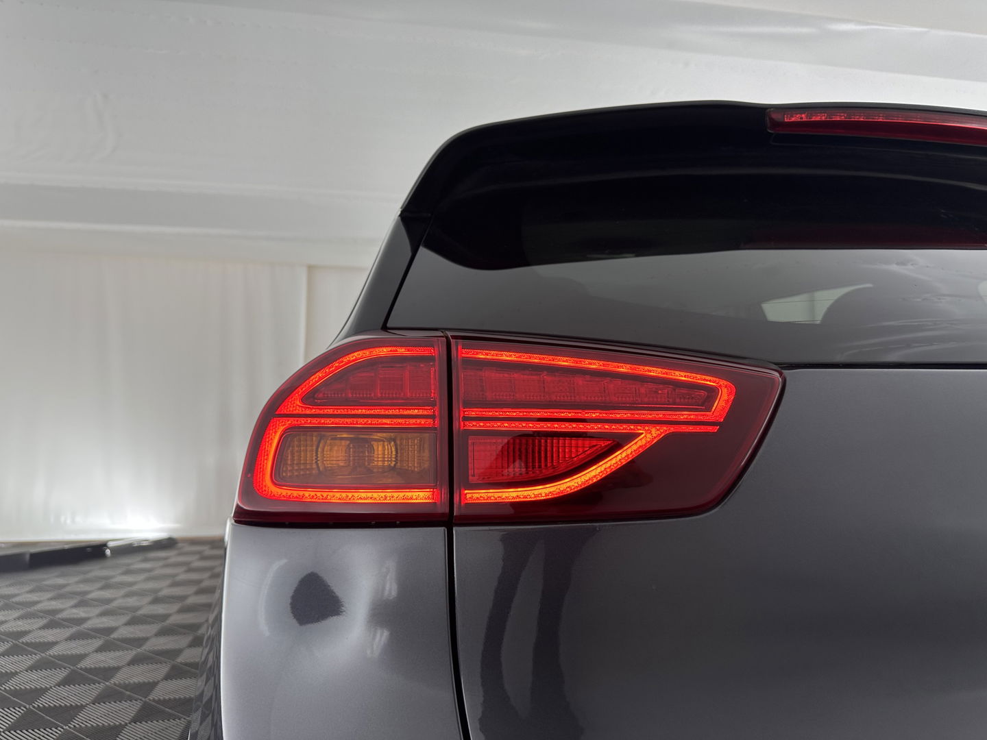 Kia e-Niro ExecutiveLine 64 kWh [ 3-Fase ] (INCL-BTW) Aut. *LUXURY-LEATHER | JBL-AUDIO | FULL-LED | NAVI-FULLMAP | DAB | ADAPTIVE-CRUISE | CAMERA | MEMORY-PACK | LANE-ASSIST | CCS-FASTLOADER | KEYLESS | DIGI-COCKPIT | 17"ALU*