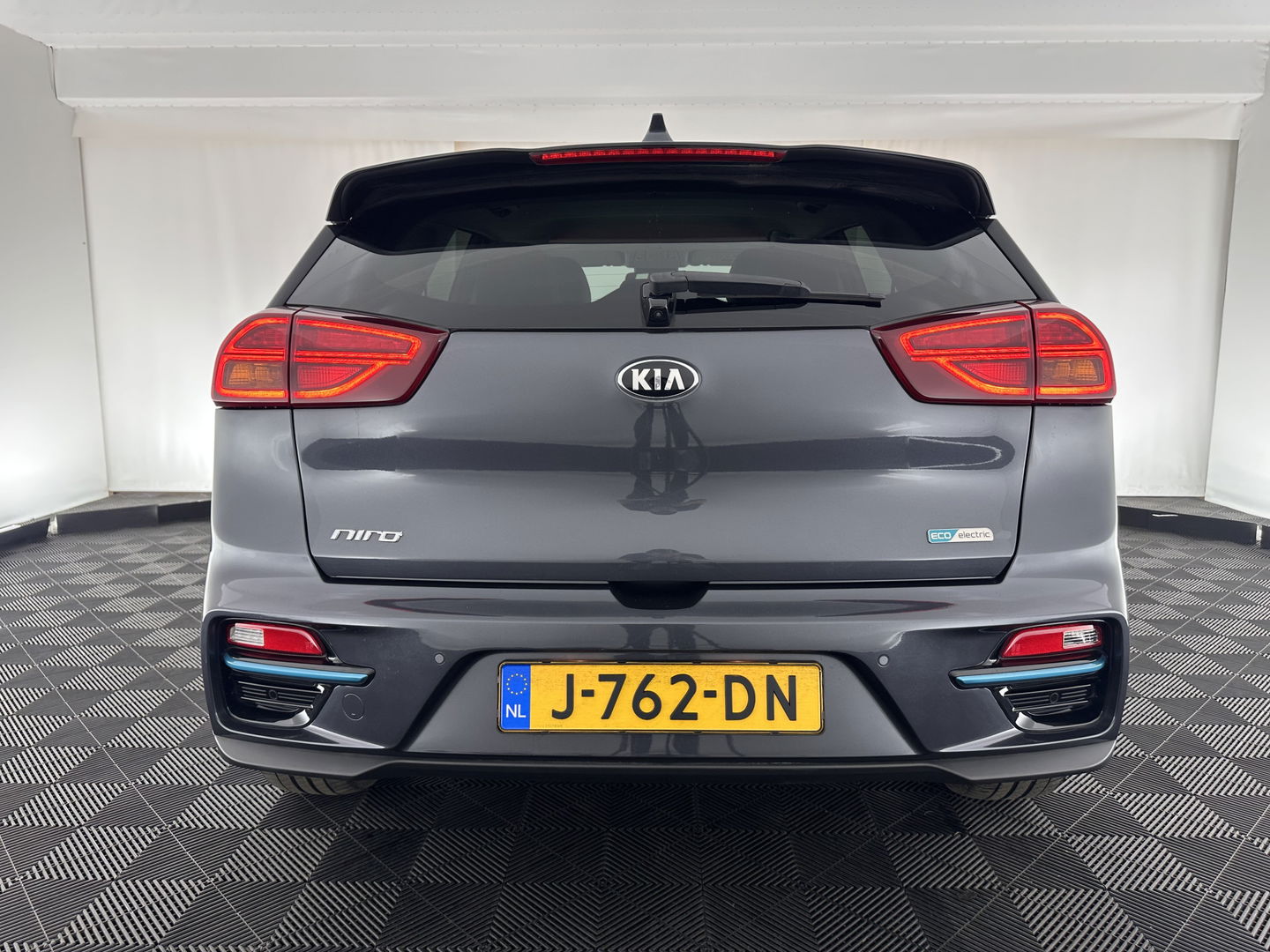 Kia e-Niro ExecutiveLine 64 kWh [ 3-Fase ] (INCL-BTW) Aut. *LUXURY-LEATHER | JBL-AUDIO | FULL-LED | NAVI-FULLMAP | DAB | ADAPTIVE-CRUISE | CAMERA | MEMORY-PACK | LANE-ASSIST | CCS-FASTLOADER | KEYLESS | DIGI-COCKPIT | 17"ALU*