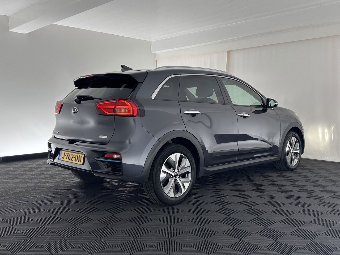Kia e-Niro ExecutiveLine 64 kWh [ 3-Fase ] (INCL-BTW) Aut. *LUXURY-LEATHER | JBL-AUDIO | FULL-LED | NAVI-FULLMAP | DAB | ADAPTIVE-CRUISE | CAMERA | MEMORY-PACK | LANE-ASSIST | CCS-FASTLOADER | KEYLESS | DIGI-COCKPIT | 17"ALU*