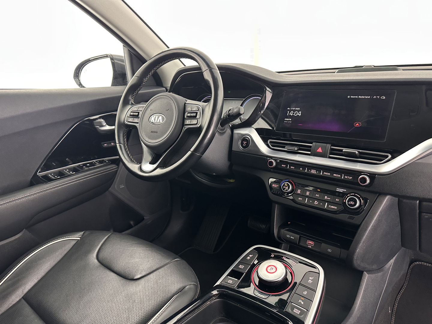 Kia e-Niro ExecutiveLine 64 kWh [ 3-Fase ] (INCL-BTW) Aut. *LUXURY-LEATHER | JBL-AUDIO | FULL-LED | NAVI-FULLMAP | DAB | ADAPTIVE-CRUISE | CAMERA | MEMORY-PACK | LANE-ASSIST | CCS-FASTLOADER | KEYLESS | DIGI-COCKPIT | 17"ALU*