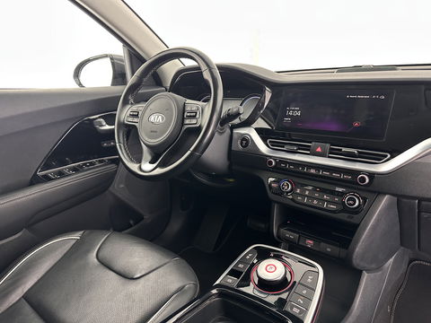 Kia e-Niro ExecutiveLine 64 kWh [ 3-Fase ] (INCL-BTW) Aut. *LUXURY-LEATHER | JBL-AUDIO | FULL-LED | NAVI-FULLMAP | DAB | ADAPTIVE-CRUISE | CAMERA | MEMORY-PACK | LANE-ASSIST | CCS-FASTLOADER | KEYLESS | DIGI-COCKPIT | 17"ALU*