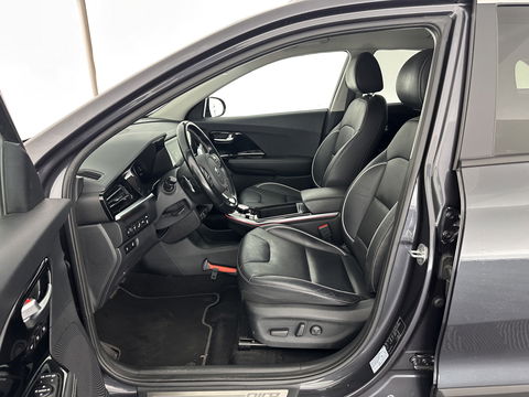 Kia e-Niro ExecutiveLine 64 kWh [ 3-Fase ] (INCL-BTW) Aut. *LUXURY-LEATHER | JBL-AUDIO | FULL-LED | NAVI-FULLMAP | DAB | ADAPTIVE-CRUISE | CAMERA | MEMORY-PACK | LANE-ASSIST | CCS-FASTLOADER | KEYLESS | DIGI-COCKPIT | 17"ALU*