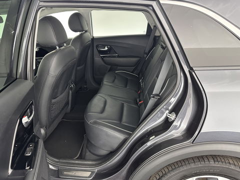 Kia e-Niro ExecutiveLine 64 kWh [ 3-Fase ] (INCL-BTW) Aut. *LUXURY-LEATHER | JBL-AUDIO | FULL-LED | NAVI-FULLMAP | DAB | ADAPTIVE-CRUISE | CAMERA | MEMORY-PACK | LANE-ASSIST | CCS-FASTLOADER | KEYLESS | DIGI-COCKPIT | 17"ALU*