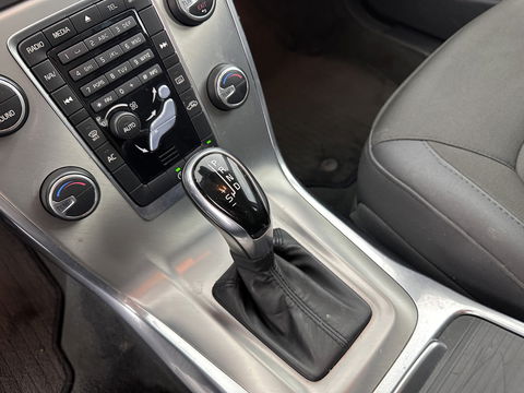 Volvo V70 1.6 D2 Kinetic Aut. *NAVI-FULLMAP | COPMFORT-SEATS | ECC | PDC | CRUISE | 17''ALU | TOWBAR*