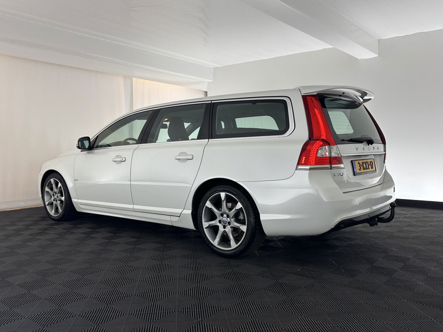 Volvo V70 1.6 D2 Kinetic Aut. *NAVI-FULLMAP | COPMFORT-SEATS | ECC | PDC | CRUISE | 17''ALU | TOWBAR*