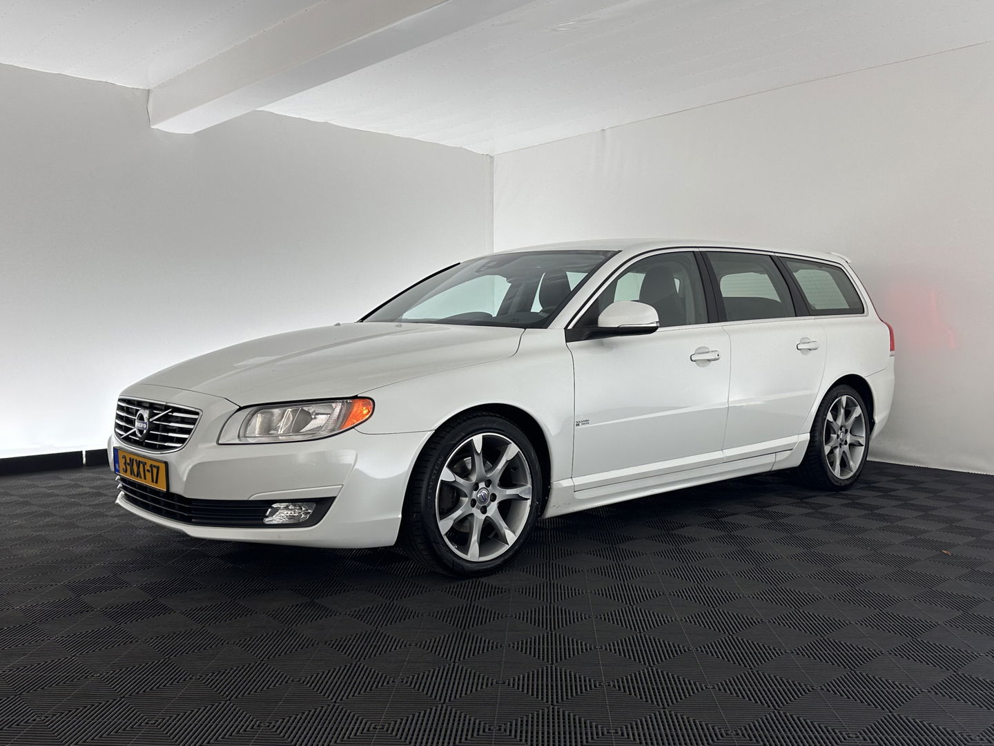 Volvo V70 1.6 D2 Kinetic Aut. *NAVI-FULLMAP | COPMFORT-SEATS | ECC | PDC | CRUISE | 17''ALU | TOWBAR*