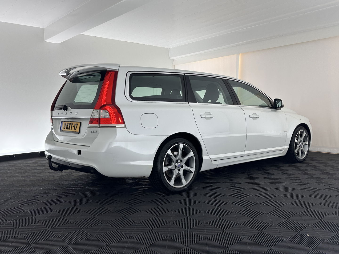 Volvo V70 1.6 D2 Kinetic Aut. *NAVI-FULLMAP | COPMFORT-SEATS | ECC | PDC | CRUISE | 17''ALU | TOWBAR*