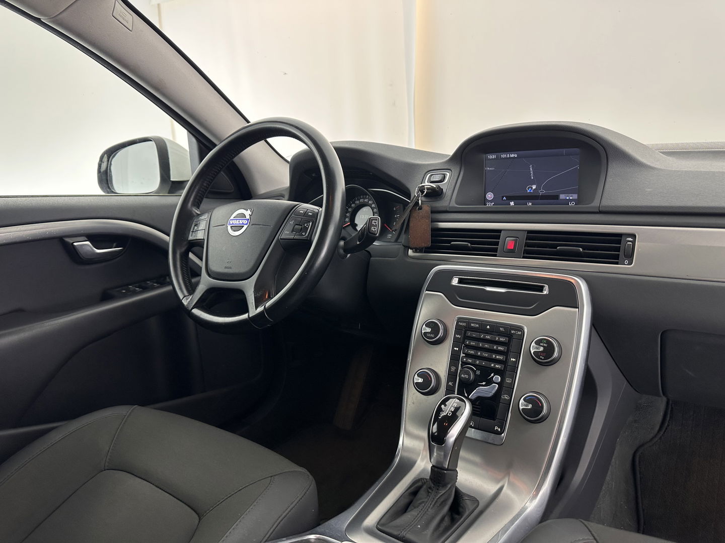 Volvo V70 1.6 D2 Kinetic Aut. *NAVI-FULLMAP | COPMFORT-SEATS | ECC | PDC | CRUISE | 17''ALU | TOWBAR*