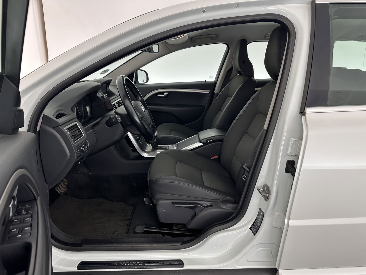 Volvo V70 1.6 D2 Kinetic Aut. *NAVI-FULLMAP | COPMFORT-SEATS | ECC | PDC | CRUISE | 17''ALU | TOWBAR*