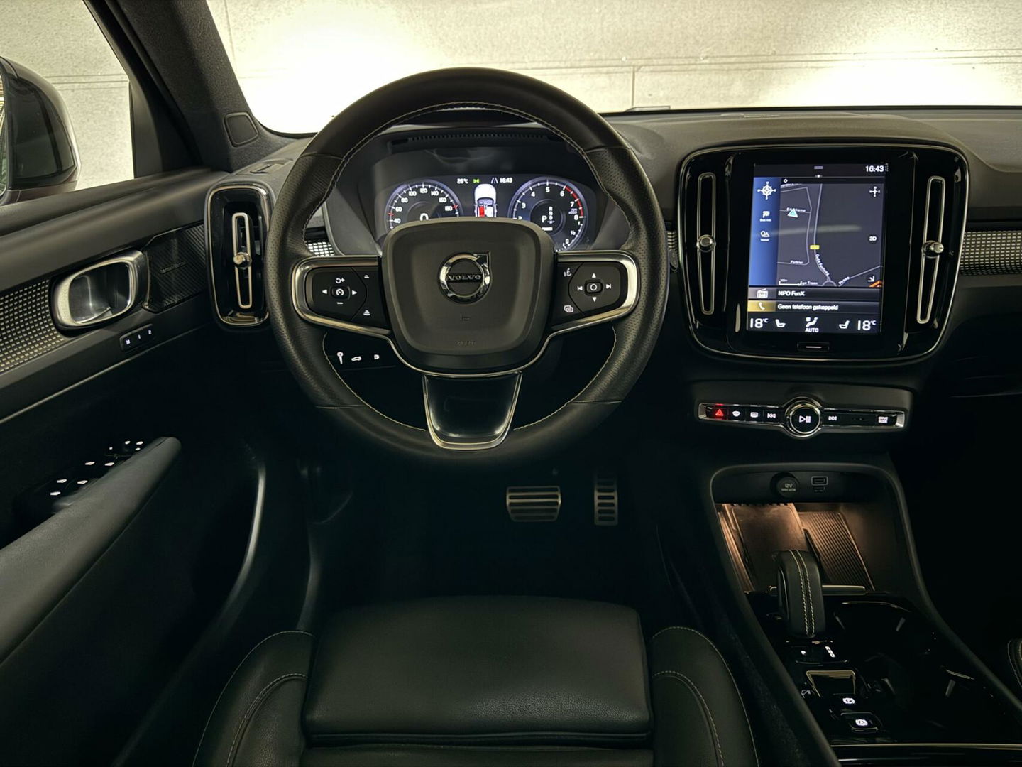 Volvo XC40 1.5 T5 Recharge R-Design Pano H/K Leer 360° Trekh. Autopilot NAP