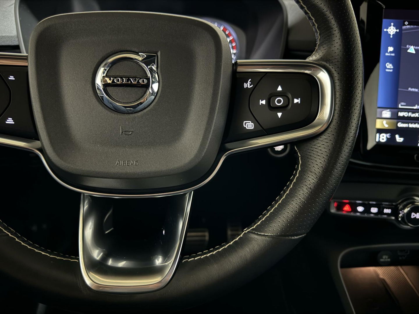 Volvo XC40 1.5 T5 Recharge R-Design Pano H/K Leer 360° Trekh. Autopilot NAP