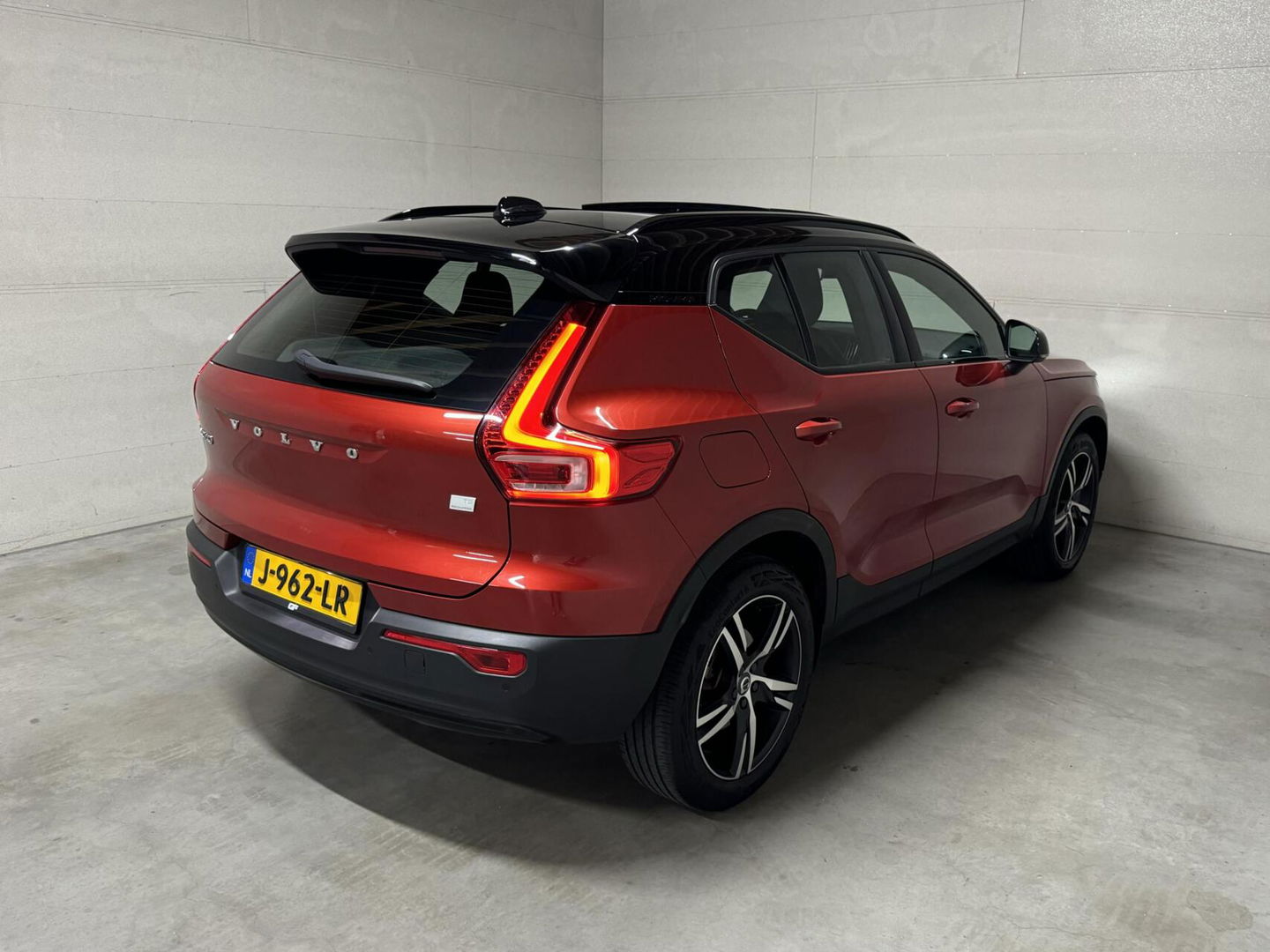 Volvo XC40 1.5 T5 Recharge R-Design Pano H/K Leer 360° Trekh. Autopilot NAP