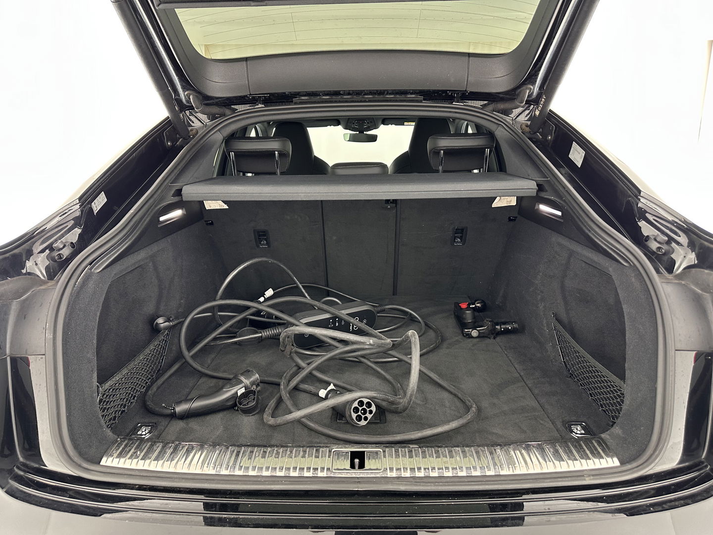 Audi e-tron Sportback 55 quattro S edition 95 kWh [ 3-Fase ] (INCL.BTW) *FULL-LEATHER | FULL-LED | ADAPTIVE-CRUISE | BANG&OLUFSEN | TOP-VIEW | MEMORY-PACK | BLIND-SPOT | KEYLESS | AMBIENT-LIGHT | AIR-SUSPENSION | SPORT-SEATS | DIGI-COCKPIT | 21''ALU |