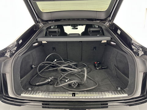 Audi e-tron Sportback 55 quattro S edition 95 kWh [ 3-Fase ] (INCL.BTW) *FULL-LEATHER | FULL-LED | ADAPTIVE-CRUISE | BANG&OLUFSEN | TOP-VIEW | MEMORY-PACK | BLIND-SPOT | KEYLESS | AMBIENT-LIGHT | AIR-SUSPENSION | SPORT-SEATS | DIGI-COCKPIT | 21''ALU |