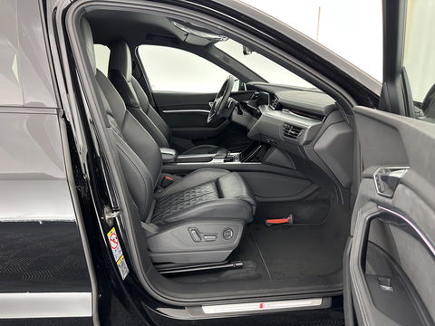 Audi e-tron Sportback 55 quattro S edition 95 kWh [ 3-Fase ] (INCL.BTW) *FULL-LEATHER | FULL-LED | ADAPTIVE-CRUISE | BANG&OLUFSEN | TOP-VIEW | MEMORY-PACK | BLIND-SPOT | KEYLESS | AMBIENT-LIGHT | AIR-SUSPENSION | SPORT-SEATS | DIGI-COCKPIT | 21''ALU |