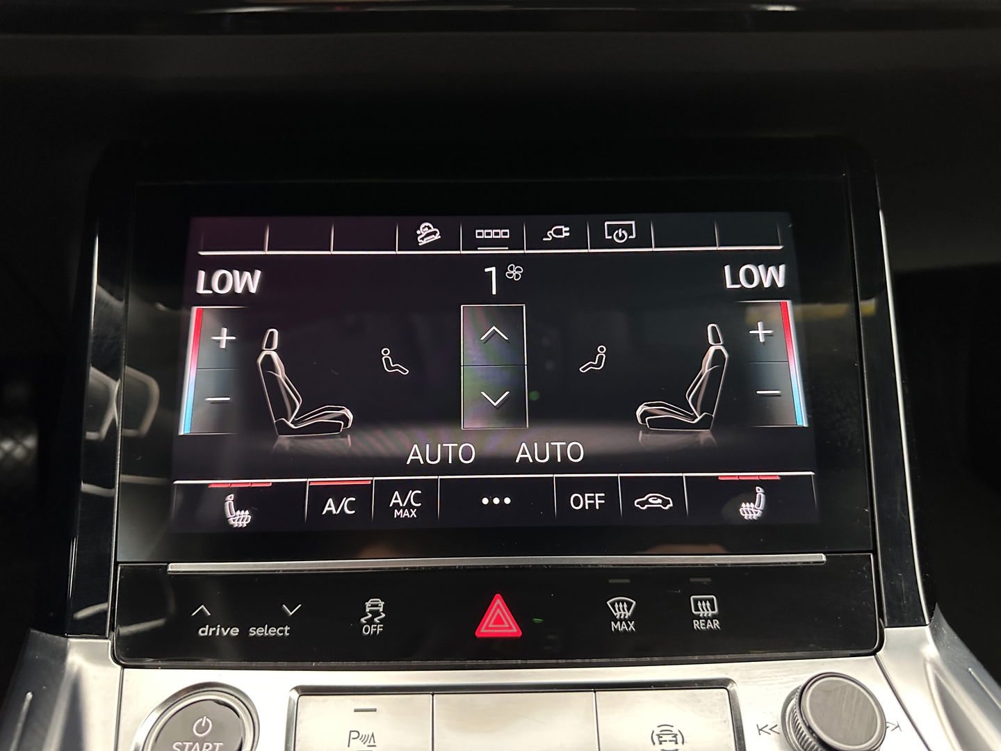 Audi e-tron Sportback 55 quattro S edition 95 kWh [ 3-Fase ] (INCL.BTW) *FULL-LEATHER | FULL-LED | ADAPTIVE-CRUISE | BANG&OLUFSEN | TOP-VIEW | MEMORY-PACK | BLIND-SPOT | KEYLESS | AMBIENT-LIGHT | AIR-SUSPENSION | SPORT-SEATS | DIGI-COCKPIT | 21''ALU |