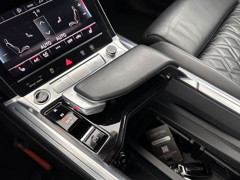 Audi e-tron Sportback 55 quattro S edition 95 kWh [ 3-Fase ] (INCL.BTW) *FULL-LEATHER | FULL-LED | ADAPTIVE-CRUISE | BANG&OLUFSEN | TOP-VIEW | MEMORY-PACK | BLIND-SPOT | KEYLESS | AMBIENT-LIGHT | AIR-SUSPENSION | SPORT-SEATS | DIGI-COCKPIT | 21''ALU |