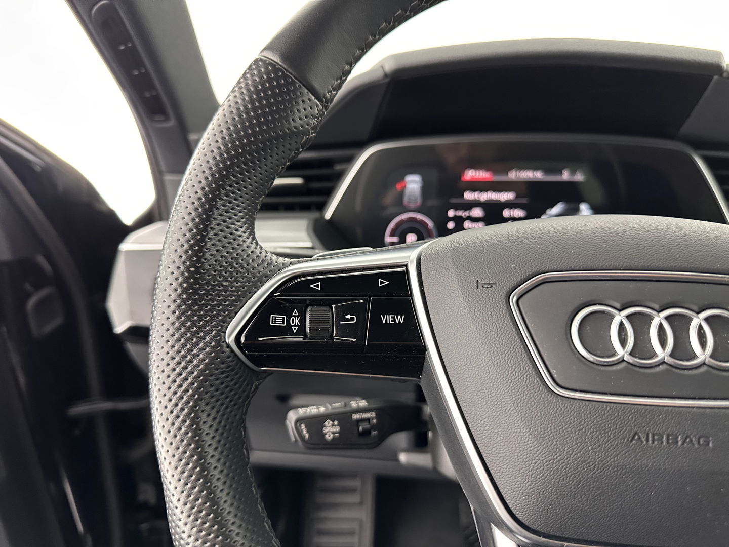 Audi e-tron Sportback 55 quattro S edition 95 kWh [ 3-Fase ] (INCL.BTW) *FULL-LEATHER | FULL-LED | ADAPTIVE-CRUISE | BANG&OLUFSEN | TOP-VIEW | MEMORY-PACK | BLIND-SPOT | KEYLESS | AMBIENT-LIGHT | AIR-SUSPENSION | SPORT-SEATS | DIGI-COCKPIT | 21''ALU |