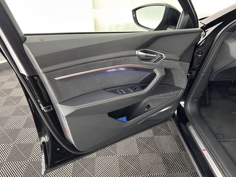 Audi e-tron Sportback 55 quattro S edition 95 kWh [ 3-Fase ] (INCL.BTW) *FULL-LEATHER | FULL-LED | ADAPTIVE-CRUISE | BANG&OLUFSEN | TOP-VIEW | MEMORY-PACK | BLIND-SPOT | KEYLESS | AMBIENT-LIGHT | AIR-SUSPENSION | SPORT-SEATS | DIGI-COCKPIT | 21''ALU |