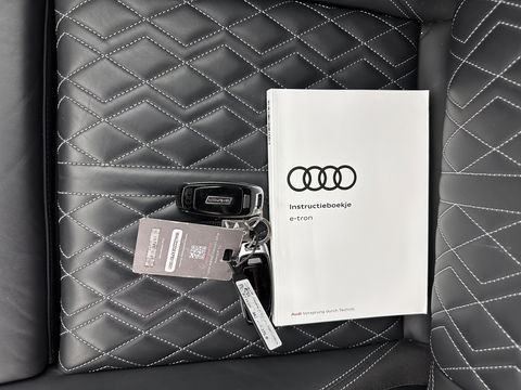 Audi e-tron Sportback 55 quattro S edition 95 kWh [ 3-Fase ] (INCL.BTW) *FULL-LEATHER | FULL-LED | ADAPTIVE-CRUISE | BANG&OLUFSEN | TOP-VIEW | MEMORY-PACK | BLIND-SPOT | KEYLESS | AMBIENT-LIGHT | AIR-SUSPENSION | SPORT-SEATS | DIGI-COCKPIT | 21''ALU |