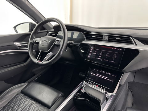 Audi e-tron Sportback 55 quattro S edition 95 kWh [ 3-Fase ] (INCL.BTW) *FULL-LEATHER | FULL-LED | ADAPTIVE-CRUISE | BANG&OLUFSEN | TOP-VIEW | MEMORY-PACK | BLIND-SPOT | KEYLESS | AMBIENT-LIGHT | AIR-SUSPENSION | SPORT-SEATS | DIGI-COCKPIT | 21''ALU |