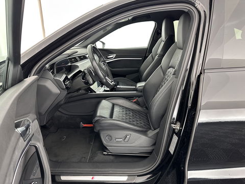 Audi e-tron Sportback 55 quattro S edition 95 kWh [ 3-Fase ] (INCL.BTW) *FULL-LEATHER | FULL-LED | ADAPTIVE-CRUISE | BANG&OLUFSEN | TOP-VIEW | MEMORY-PACK | BLIND-SPOT | KEYLESS | AMBIENT-LIGHT | AIR-SUSPENSION | SPORT-SEATS | DIGI-COCKPIT | 21''ALU |