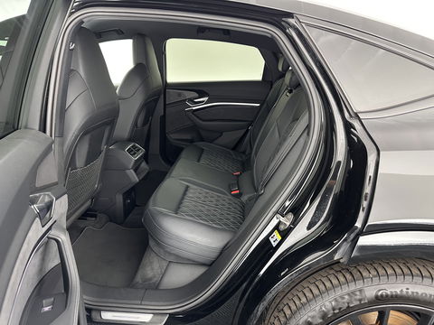 Audi e-tron Sportback 55 quattro S edition 95 kWh [ 3-Fase ] (INCL.BTW) *FULL-LEATHER | FULL-LED | ADAPTIVE-CRUISE | BANG&OLUFSEN | TOP-VIEW | MEMORY-PACK | BLIND-SPOT | KEYLESS | AMBIENT-LIGHT | AIR-SUSPENSION | SPORT-SEATS | DIGI-COCKPIT | 21''ALU |