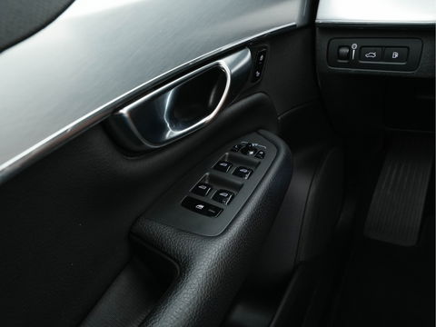 Volvo XC90 2.0 T8 Twin Engine AWD Momentum [ 7-Pers. ] *PANO | FULL-LEATHER | FULL-LED | DIGI-COCKPIT | NAVI-FULLMAP | COMFORT-SEATS | CARPLAY | NAVI-FULLMAP | 19''ALU | ECC | PDC | CRUISE | TOWBAR*