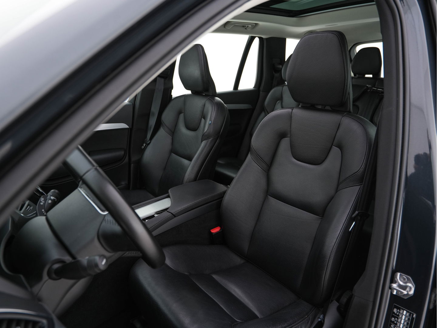 Volvo XC90 2.0 T8 Twin Engine AWD Momentum [ 7-Pers. ] *PANO | FULL-LEATHER | FULL-LED | DIGI-COCKPIT | NAVI-FULLMAP | COMFORT-SEATS | CARPLAY | NAVI-FULLMAP | 19''ALU | ECC | PDC | CRUISE | TOWBAR*