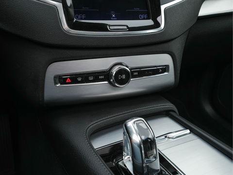 Volvo XC90 2.0 T8 Twin Engine AWD Momentum [ 7-Pers. ] *PANO | FULL-LEATHER | FULL-LED | DIGI-COCKPIT | NAVI-FULLMAP | COMFORT-SEATS | CARPLAY | NAVI-FULLMAP | 19''ALU | ECC | PDC | CRUISE | TOWBAR*