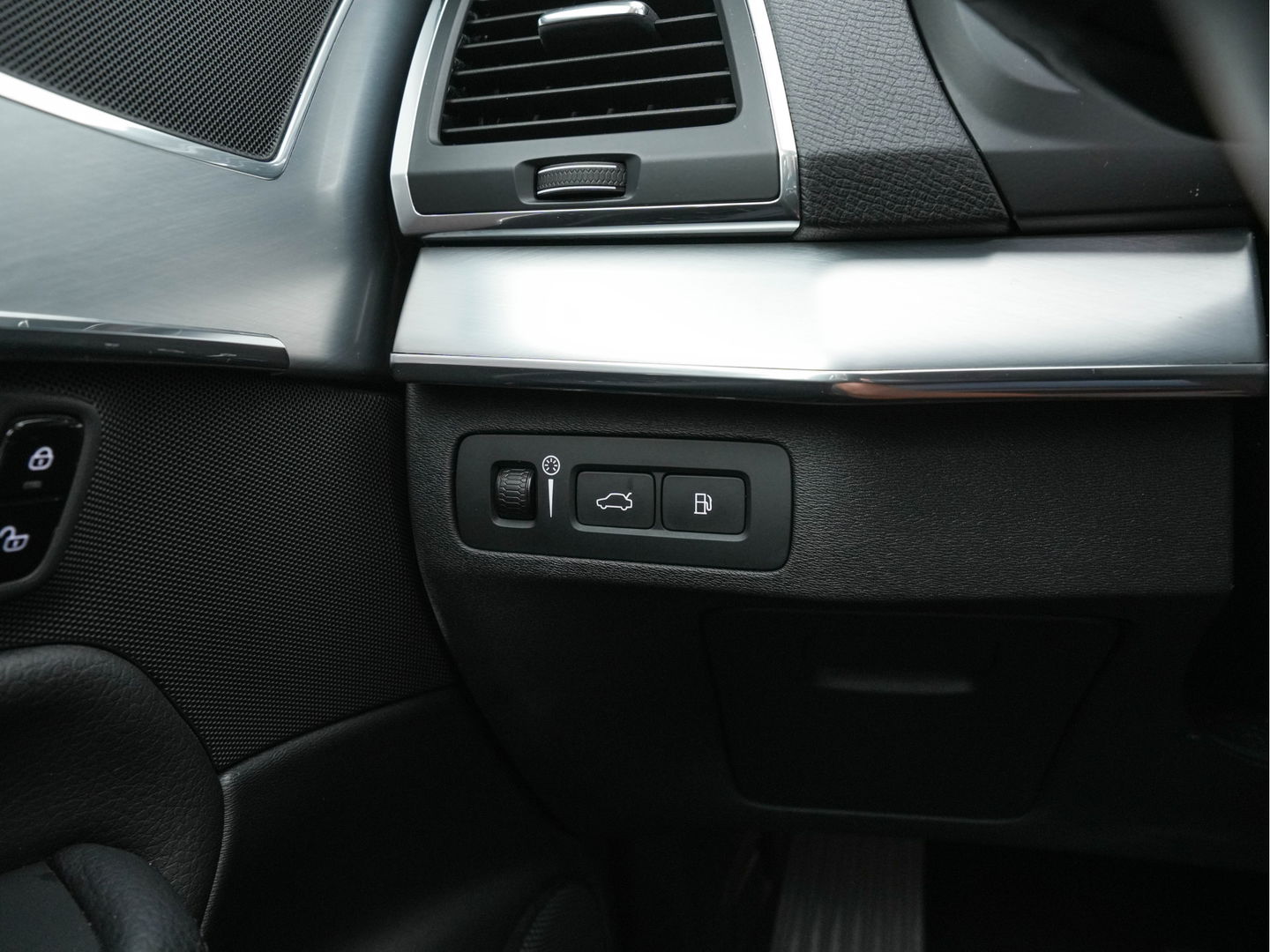 Volvo XC90 2.0 T8 Twin Engine AWD Momentum [ 7-Pers. ] *PANO | FULL-LEATHER | FULL-LED | DIGI-COCKPIT | NAVI-FULLMAP | COMFORT-SEATS | CARPLAY | NAVI-FULLMAP | 19''ALU | ECC | PDC | CRUISE | TOWBAR*